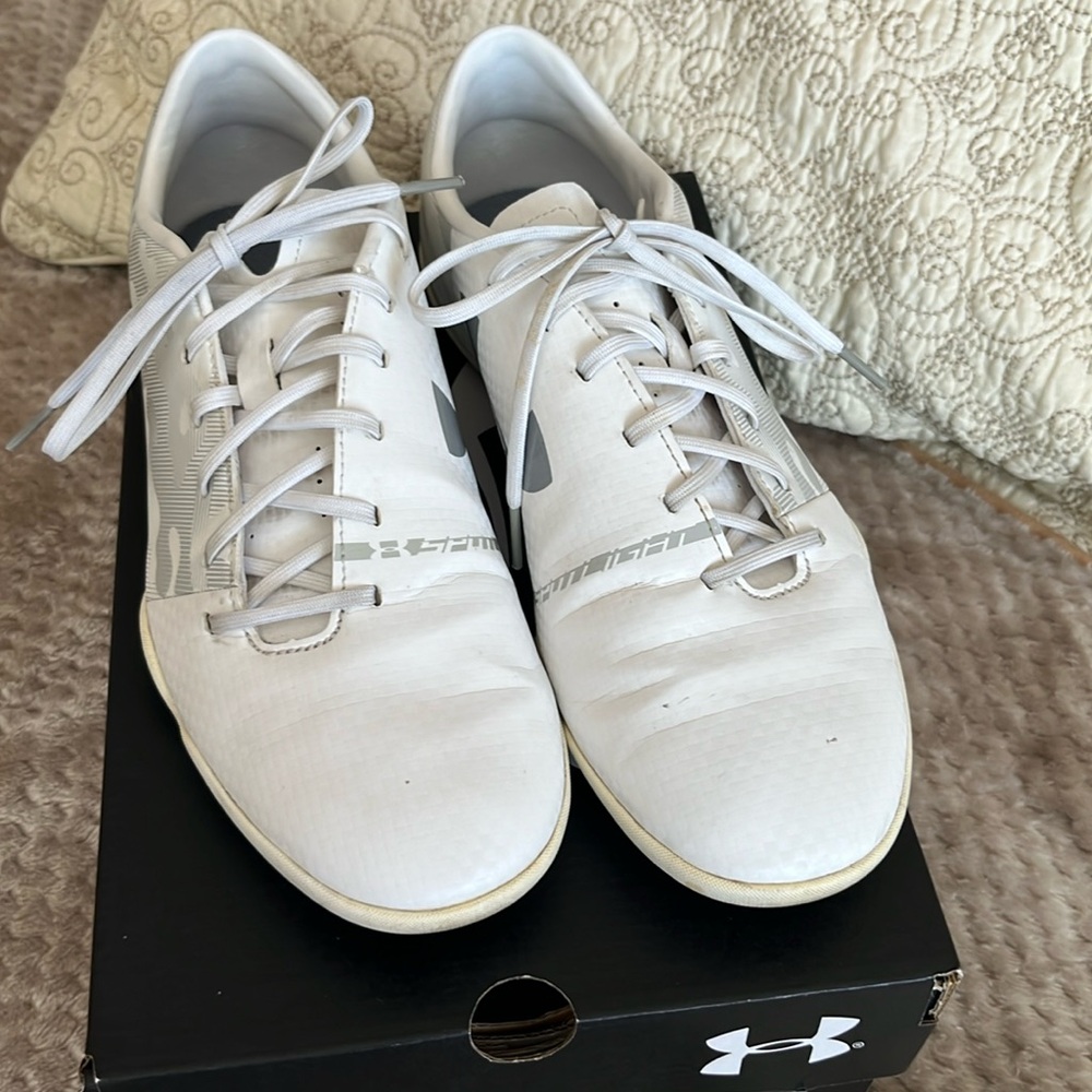 UNDER ARMOUR Men’s UA Spotlight IN Sneakers